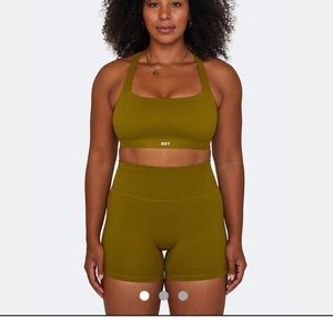 SET ACTIVE - BRAND NEW Crossback Sports Bra